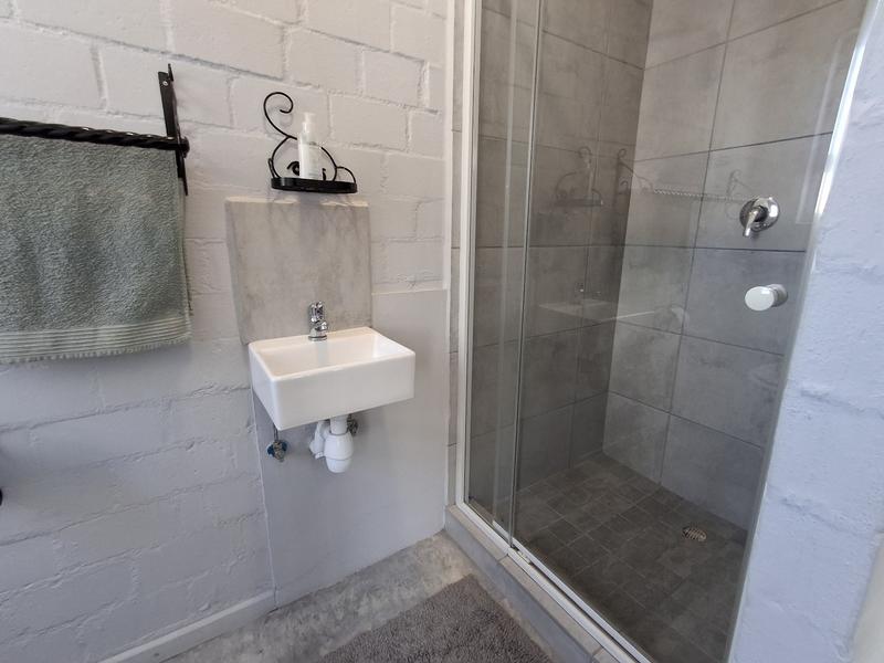 To Let 4 Bedroom Property for Rent in Britannia Bay Western Cape